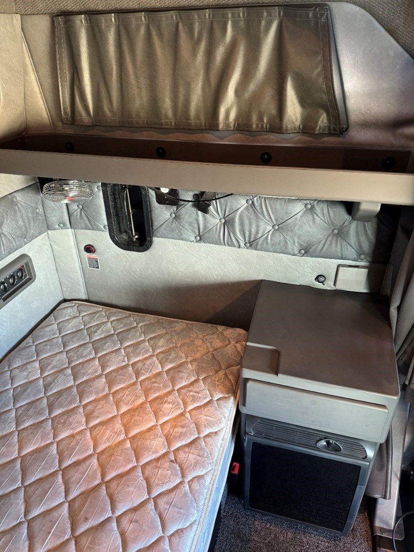 2016 MACK CXU613 - USED TRUCKS SLEEPER - image 20